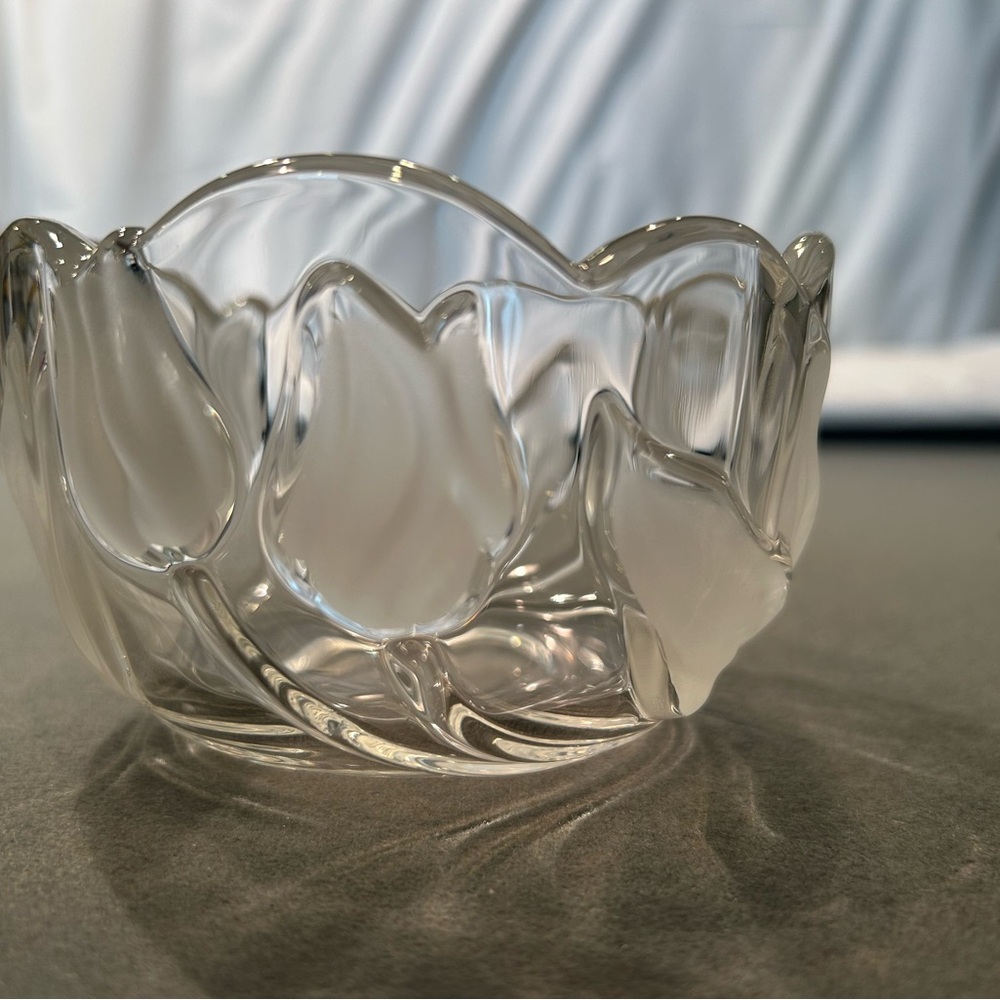 Mikasa Crystal Tivoli  Frosted Tulips Bowl scalloped Rim‎
